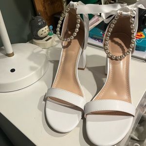 White wedding heels size 7.5 - Brand New!